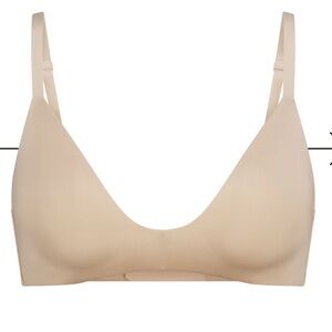 SKIMS WIRELESS FORM T-SHIRT DEMI BRA | SAND 42D